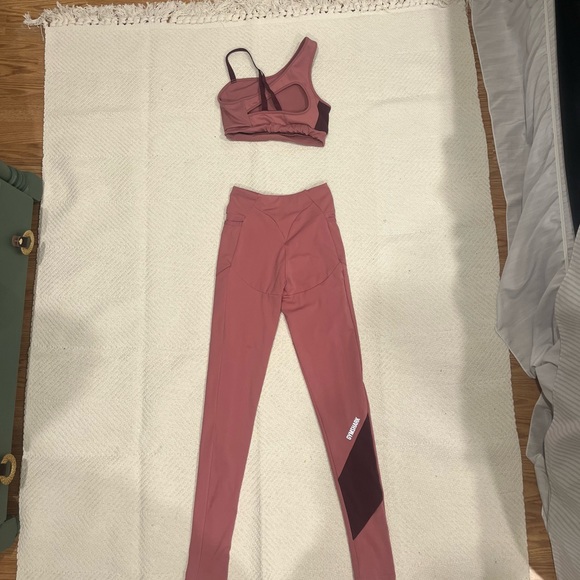 Gymshark dusty pink/ruby set. XS - Picture 2 of 10